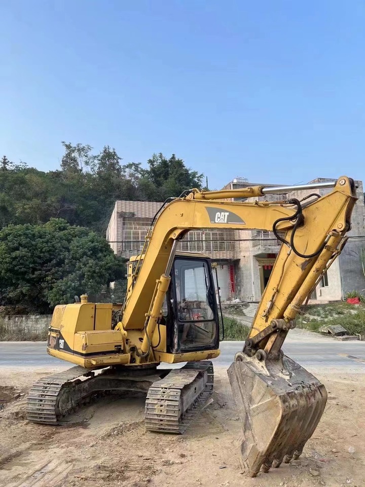 CATERPILLAR 0.3 excavator for Bangladesh CAT 307B, E70B - Lánctalpas kotró: 2 kép. CATERPILLAR 0.3 excavator for Bangladesh CAT 307B, E70B - Lánctalpas kotró: 2 kép.