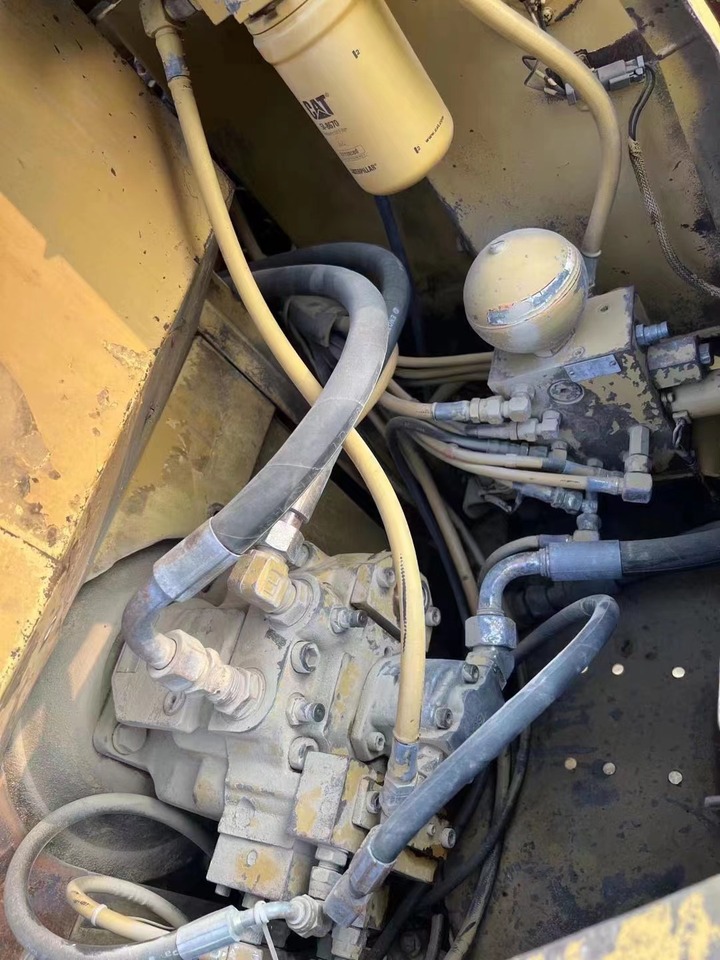 CATERPILLAR 0.3 excavator for Bangladesh CAT 307B, E70B - Lánctalpas kotró: 3 kép. CATERPILLAR 0.3 excavator for Bangladesh CAT 307B, E70B - Lánctalpas kotró: 3 kép.