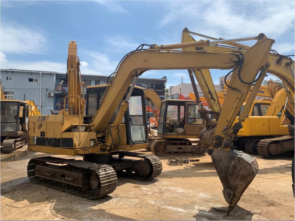 CATERPILLAR 0.3m³ excavator CAT E70B original excavator for Bangladesh - Lánctalpas kotró: 4 kép. CATERPILLAR 0.3m³ excavator CAT E70B original excavator for Bangladesh - Lánctalpas kotró: 4 kép.