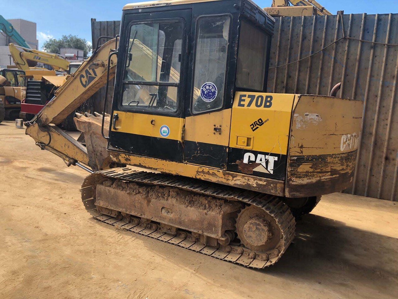 CATERPILLAR excavator 0.3m³ original excavator CAT E70B, E70 - Lánctalpas kotró: 1 kép. CATERPILLAR excavator 0.3m³ original excavator CAT E70B, E70 - Lánctalpas kotró: 1 kép.