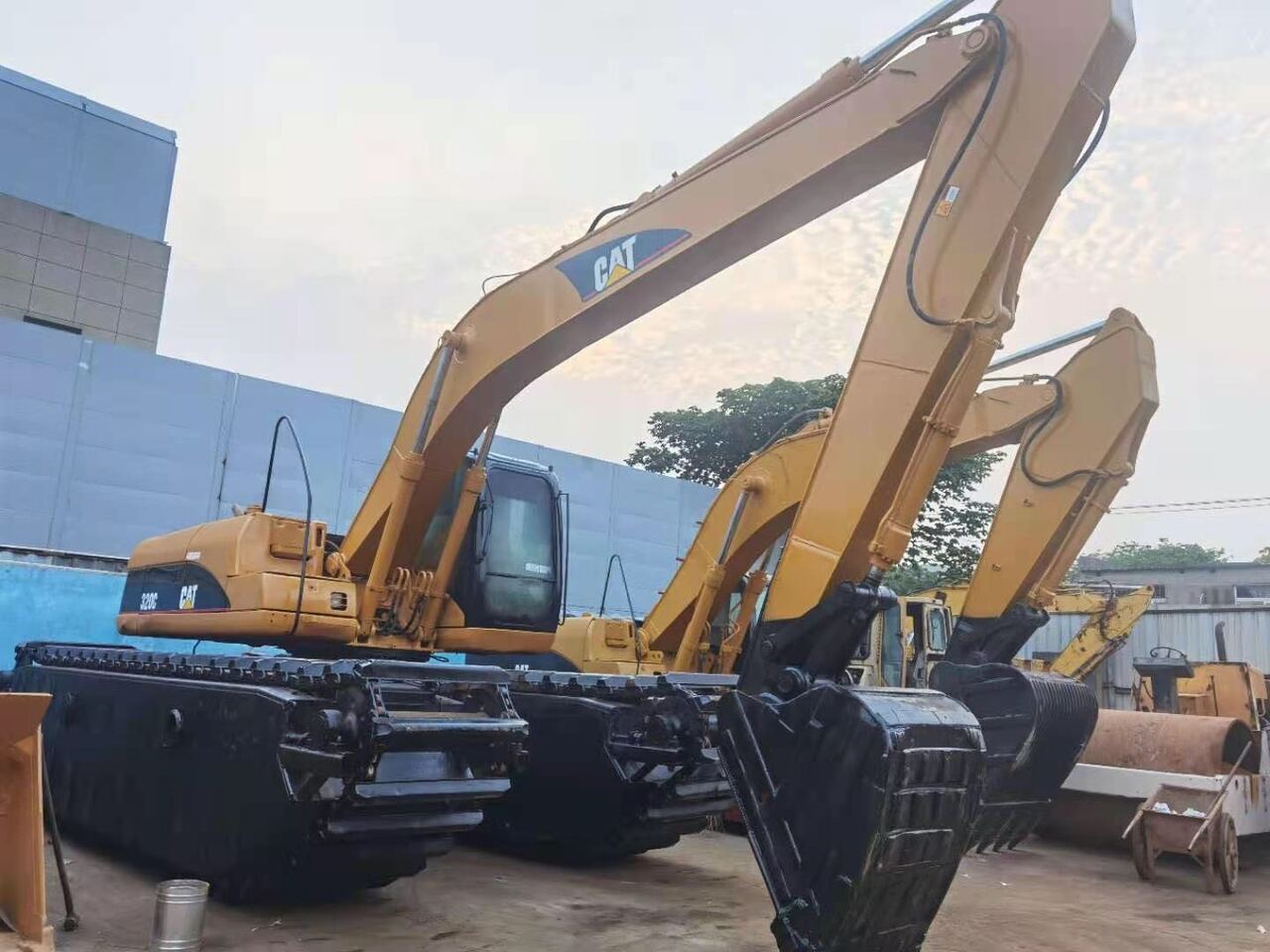 Cat Caterpillar swampy amphibious 320CL - Kétéltű kotrógép: 1 kép. Cat Caterpillar swampy amphibious 320CL - Kétéltű kotrógép: 1 kép.