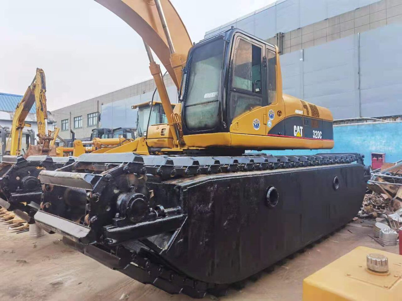 Cat Caterpillar swampy amphibious 320CL - Kétéltű kotrógép: 5 kép. Cat Caterpillar swampy amphibious 320CL - Kétéltű kotrógép: 5 kép.
