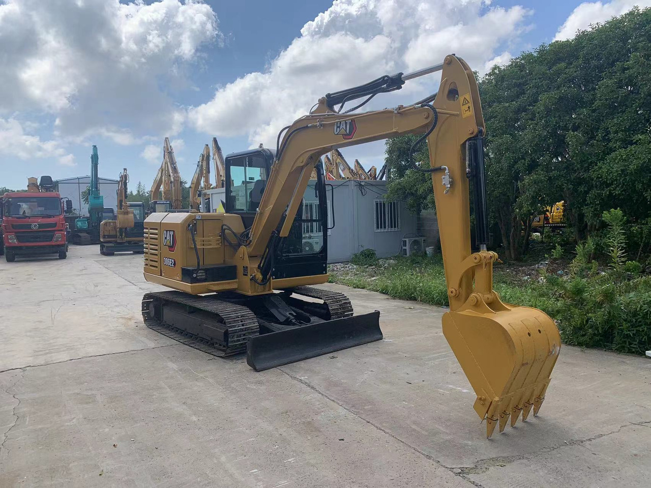 Caterpillar 6 ton Mini Excavator CAT 306D, 306E2 - Lánctalpas kotró: 2 kép. Caterpillar 6 ton Mini Excavator CAT 306D, 306E2 - Lánctalpas kotró: 2 kép.