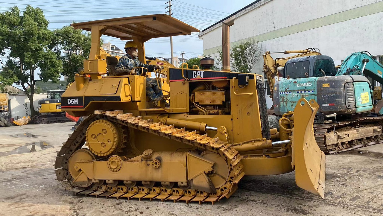Caterpillar Bulldozer CAT D5H, D5K Cheap Japan Origin Bulldozer - Buldózer: 4 kép. Caterpillar Bulldozer CAT D5H, D5K Cheap Japan Origin Bulldozer - Buldózer: 4 kép.