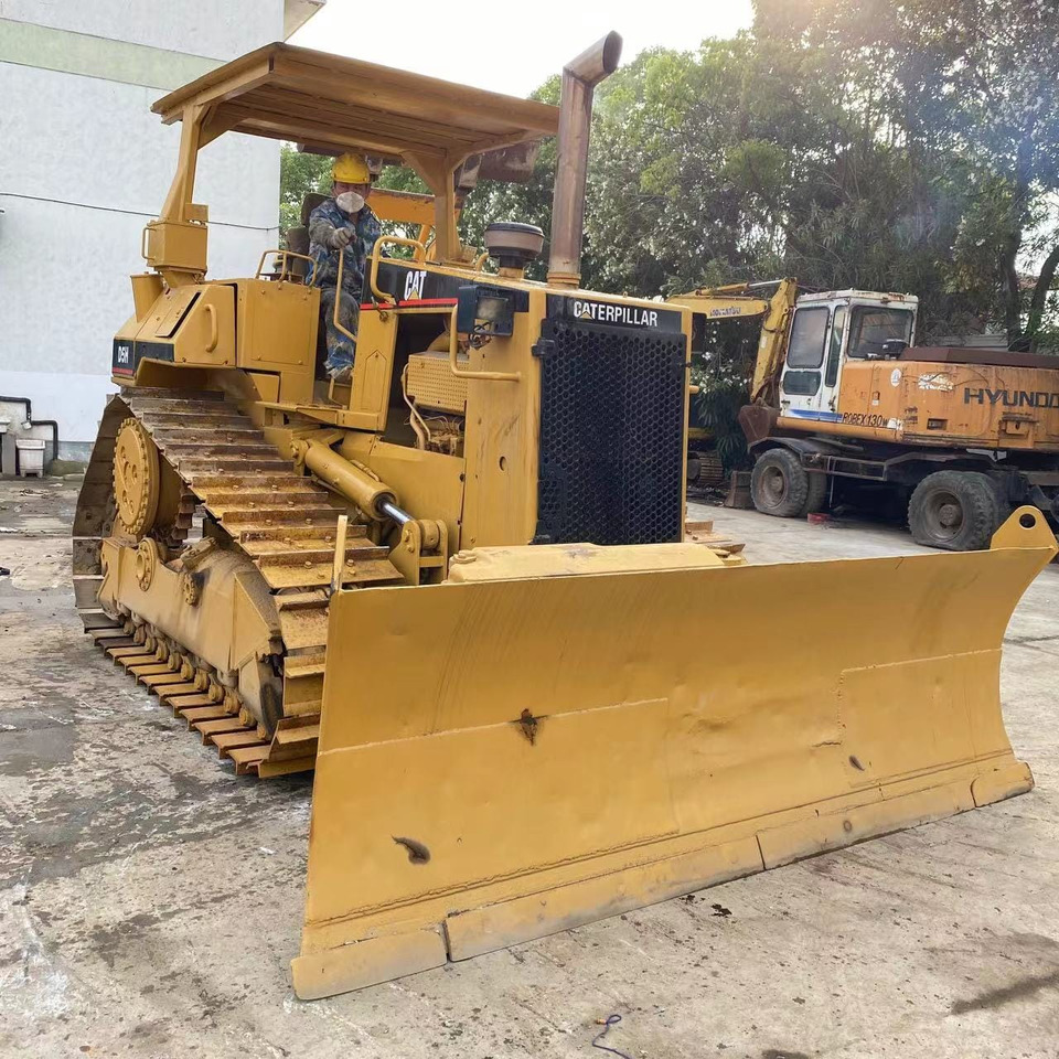 Caterpillar Bulldozer CAT D5H, D5K Cheap Japan Origin Bulldozer - Buldózer: 2 kép. Caterpillar Bulldozer CAT D5H, D5K Cheap Japan Origin Bulldozer - Buldózer: 2 kép.