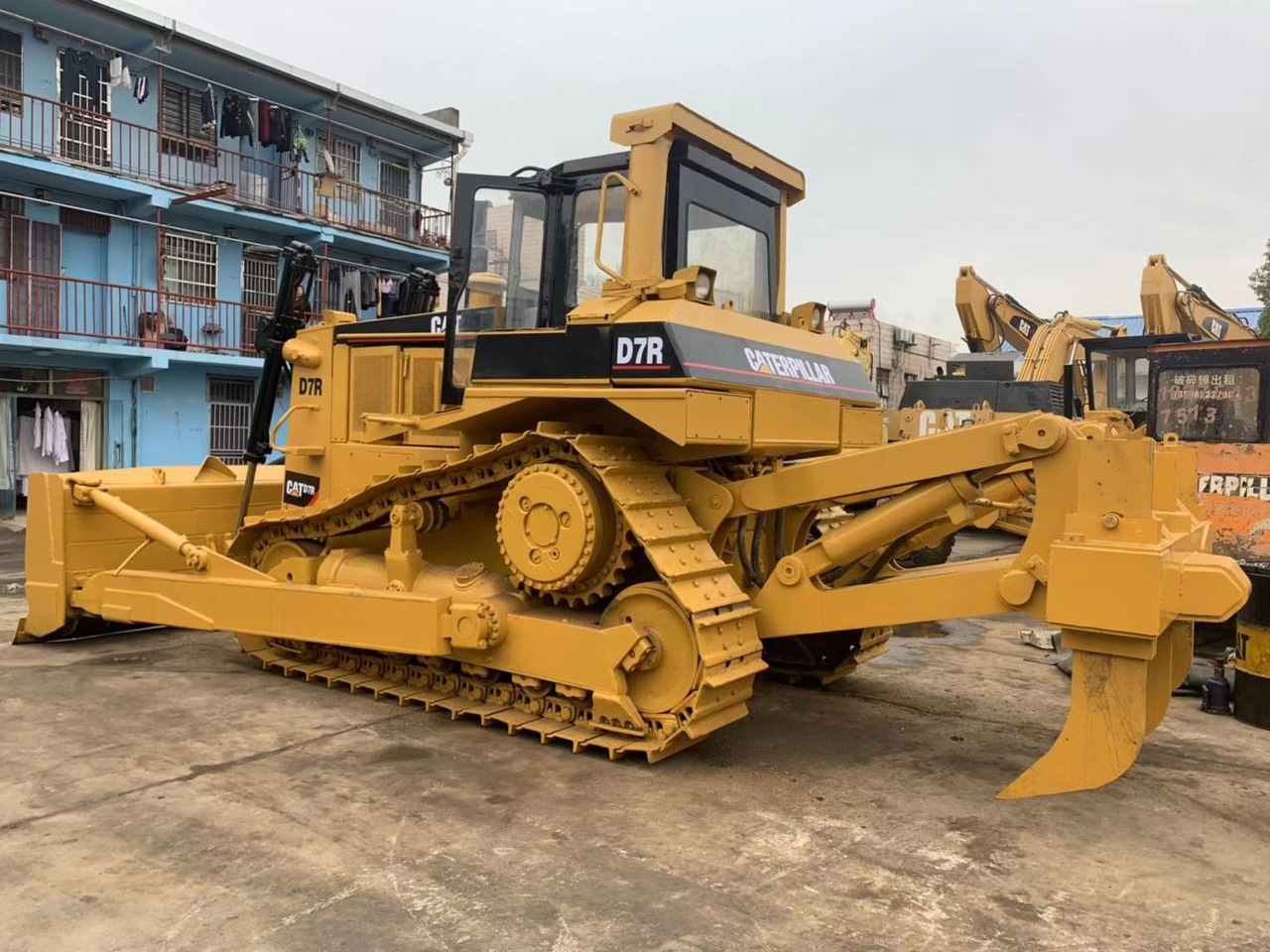 Caterpillar Bulldozer CAT D7R, D7G, D7H Secondhand Condition - Buldózer: 2 kép. Caterpillar Bulldozer CAT D7R, D7G, D7H Secondhand Condition - Buldózer: 2 kép.