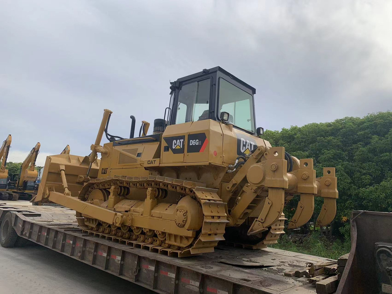 Caterpillar D6G, D6G2 Bulldozer Good Price Secondhand CAT Tracked Tractor - Buldózer: 2 kép. Caterpillar D6G, D6G2 Bulldozer Good Price Secondhand CAT Tracked Tractor - Buldózer: 2 kép.