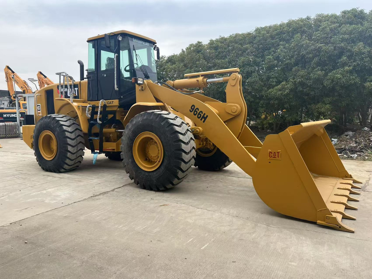Caterpillar Secondhand Payloader CAT 966H, 950H - Gumikerekes homlokrakodó: 2 kép. Caterpillar Secondhand Payloader CAT 966H, 950H - Gumikerekes homlokrakodó: 2 kép.
