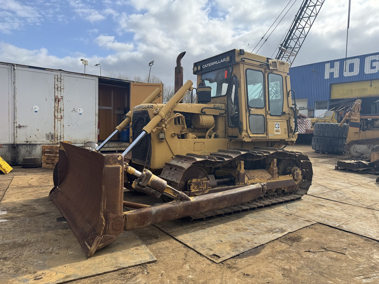 Caterpillar Used Bulldozer CAT D6D Good Price Tracked Tractor - Buldózer: 4 kép. Caterpillar Used Bulldozer CAT D6D Good Price Tracked Tractor - Buldózer: 4 kép.