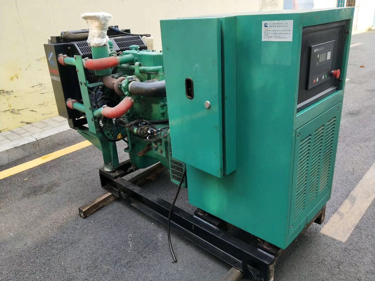 Cummins 55KW Generator Set Standford Alternator - Áramfejlesztő: 4 kép. Cummins 55KW Generator Set Standford Alternator - Áramfejlesztő: 4 kép.