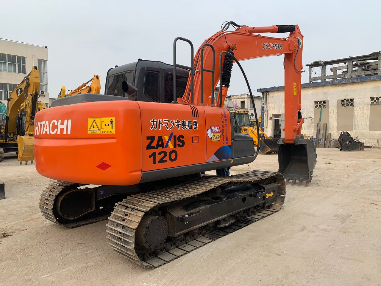 Hitachi Excavator ZX120 Good Price Used Excavator 12 ton Capacity - Lánctalpas kotró: 2 kép. Hitachi Excavator ZX120 Good Price Used Excavator 12 ton Capacity - Lánctalpas kotró: 2 kép.