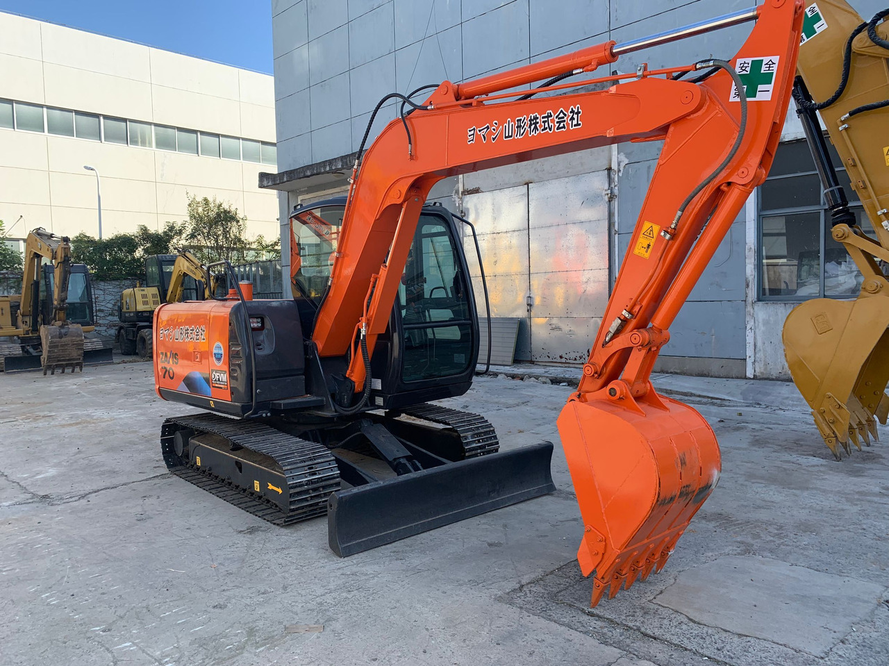 Hitachi Mini Excavator ZX70, ZX75, ZX60 Cheap Excavator Machine - Lánctalpas kotró: 2 kép. Hitachi Mini Excavator ZX70, ZX75, ZX60 Cheap Excavator Machine - Lánctalpas kotró: 2 kép.