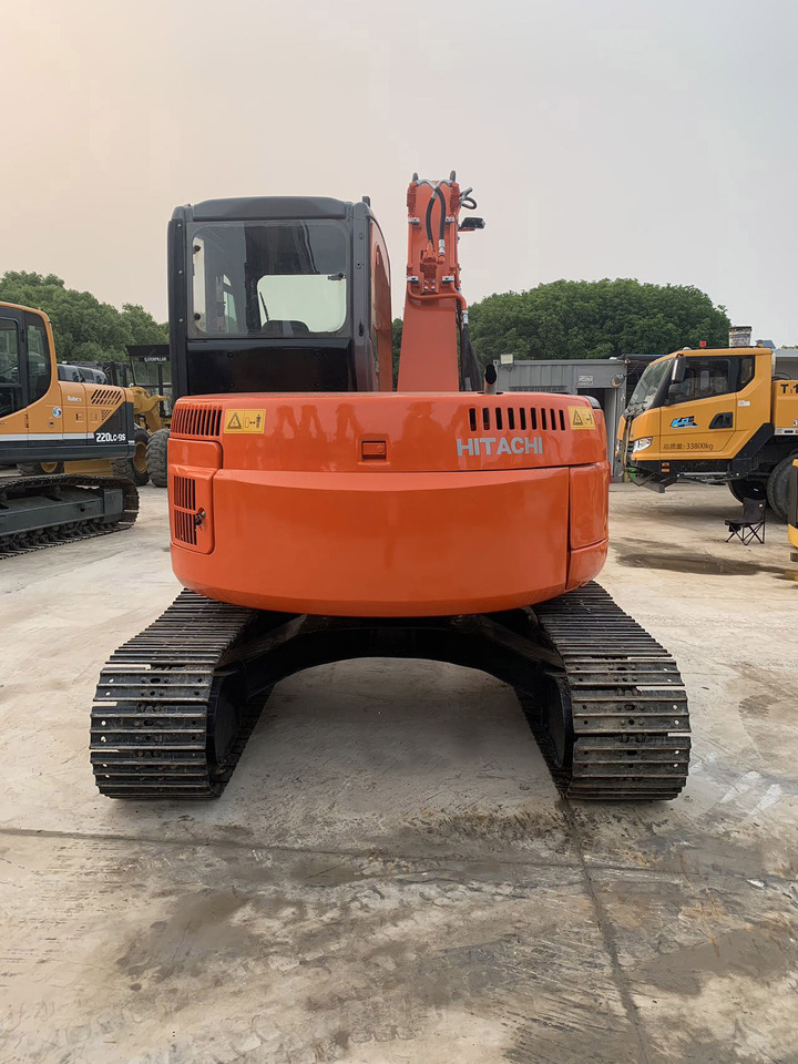Hitachi Tracked Excavator ZX75 with Blade Dozer - Lánctalpas kotró: 4 kép. Hitachi Tracked Excavator ZX75 with Blade Dozer - Lánctalpas kotró: 4 kép.