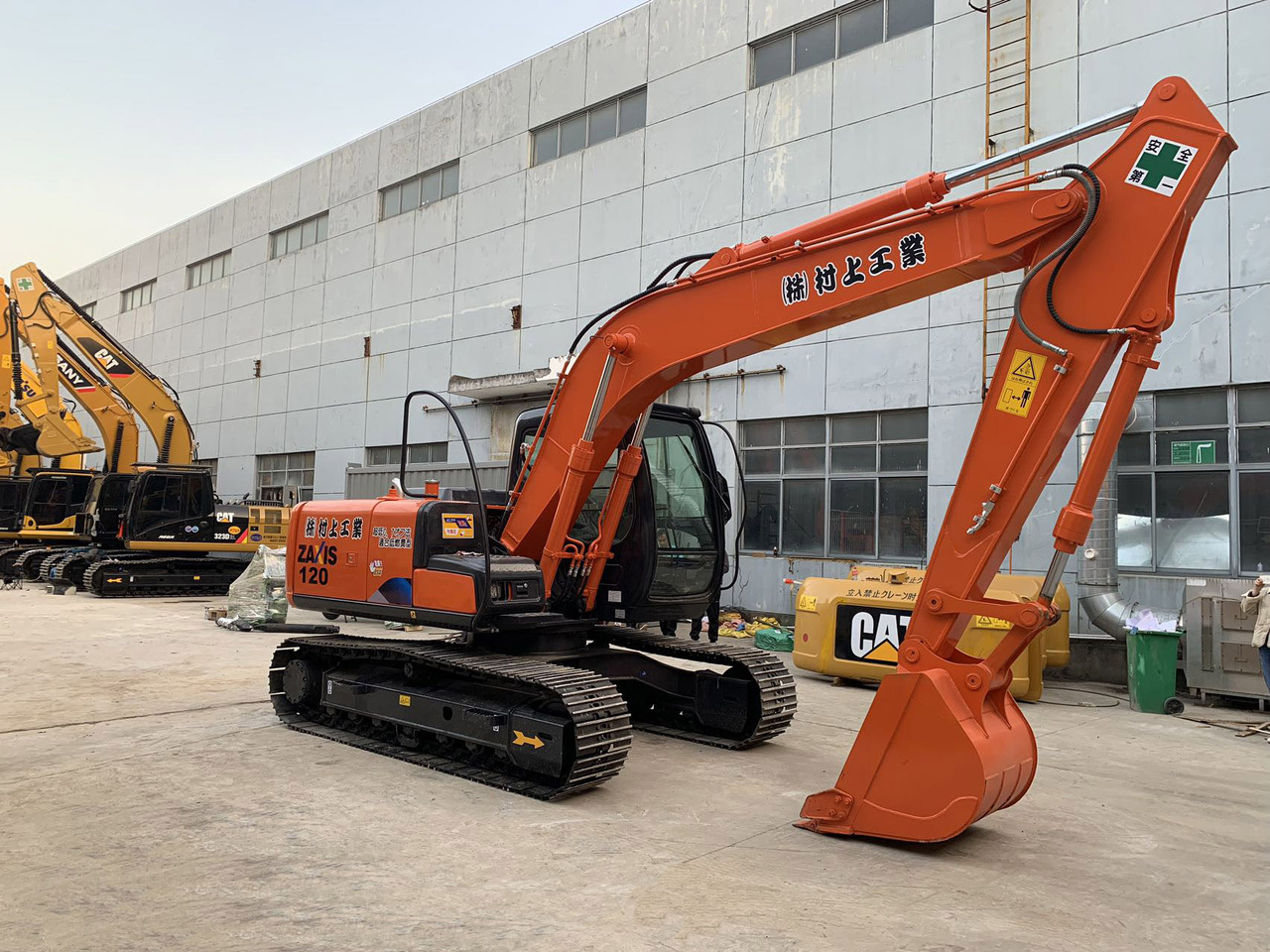 Hitachi ZX120 ZX70 ZX200 Good Price Secondhand Excavator - Lánctalpas kotró: 4 kép. Hitachi ZX120 ZX70 ZX200 Good Price Secondhand Excavator - Lánctalpas kotró: 4 kép.