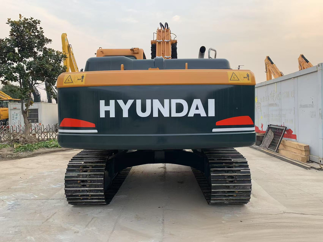 Hyundai Excavator 220LC-9S Secondhand Korea Machine - Lánctalpas kotró: 4 kép. Hyundai Excavator 220LC-9S Secondhand Korea Machine - Lánctalpas kotró: 4 kép.