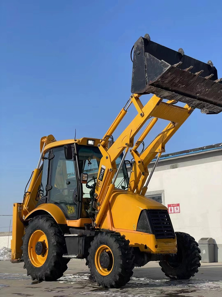 JCB 3CX Used Backhoe Loader with Hammer - Kotrórakodó: 4 kép. JCB 3CX Used Backhoe Loader with Hammer - Kotrórakodó: 4 kép.