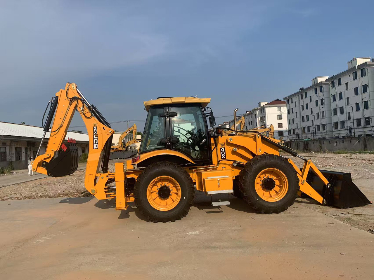 JCB 4x4 Backhoe Loader 4CX, 3CX Brand New Condition - Kotrórakodó: 2 kép. JCB 4x4 Backhoe Loader 4CX, 3CX Brand New Condition - Kotrórakodó: 2 kép.
