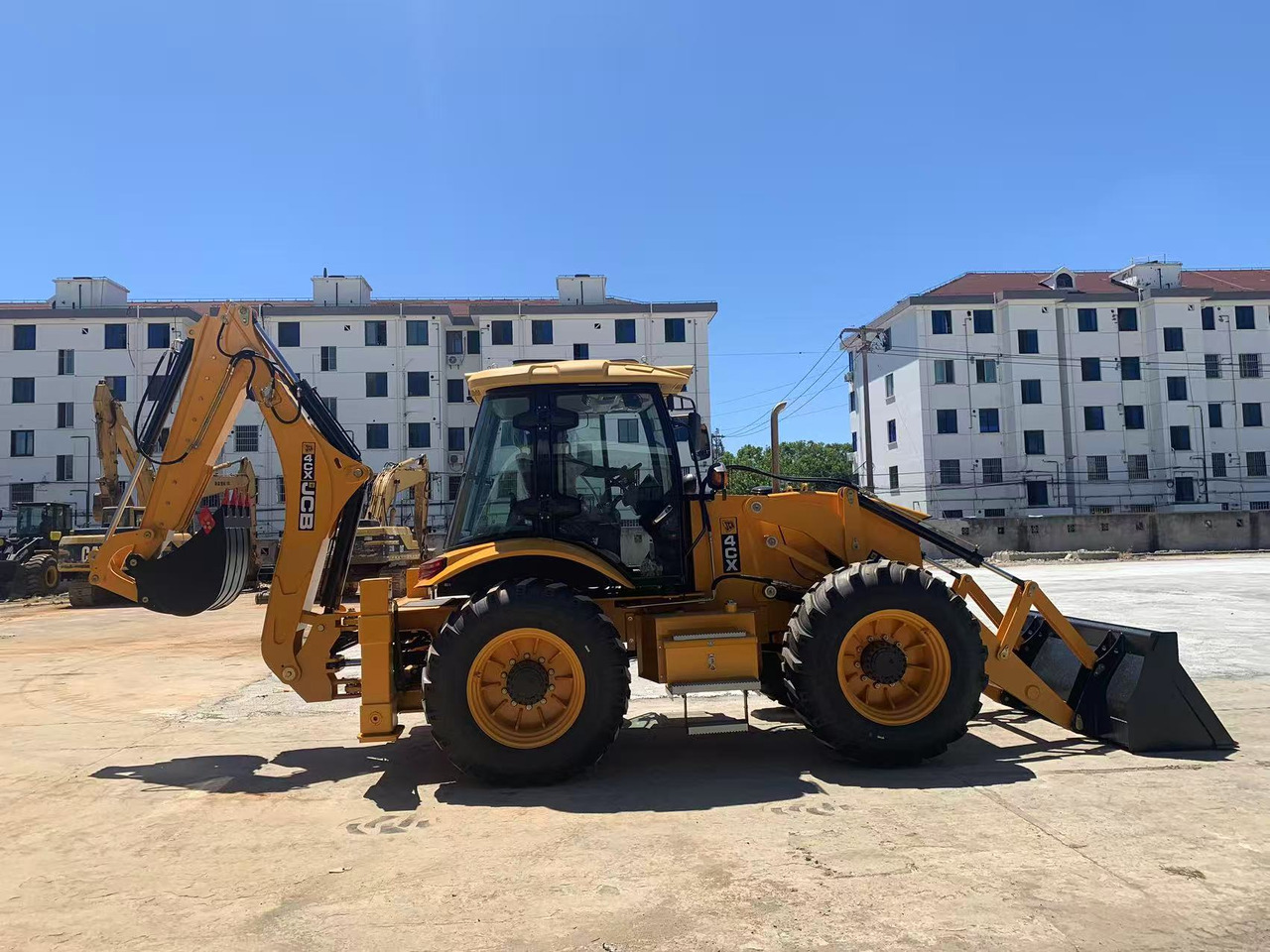 JCB Backhoe Loader 4CX, 4DX Good Price on Sale - Kotrórakodó: 2 kép. JCB Backhoe Loader 4CX, 4DX Good Price on Sale - Kotrórakodó: 2 kép.