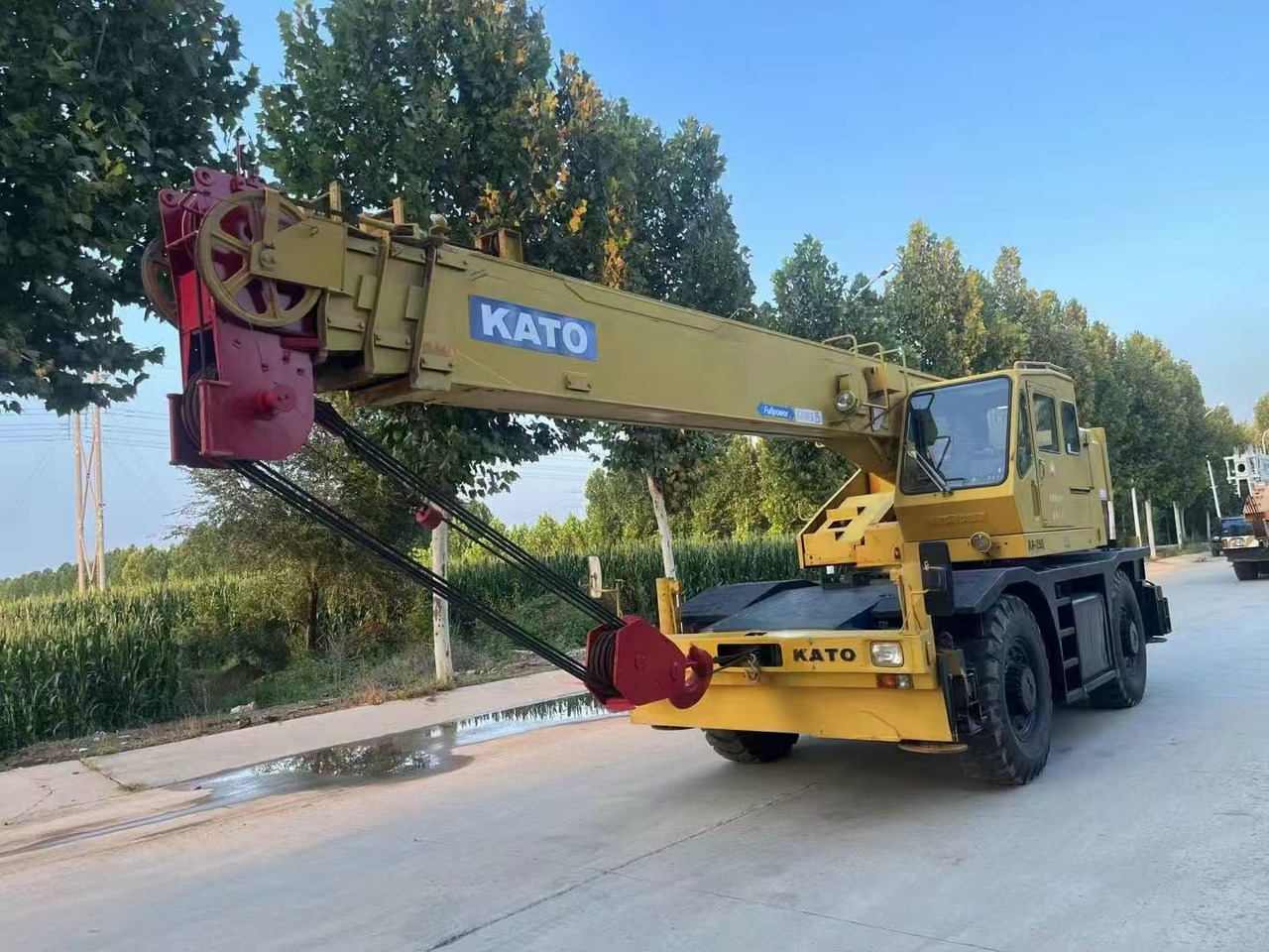 KATO KR250 Good Price 25 ton Rough Terrain Crane - Autódaru: 2 kép. KATO KR250 Good Price 25 ton Rough Terrain Crane - Autódaru: 2 kép.