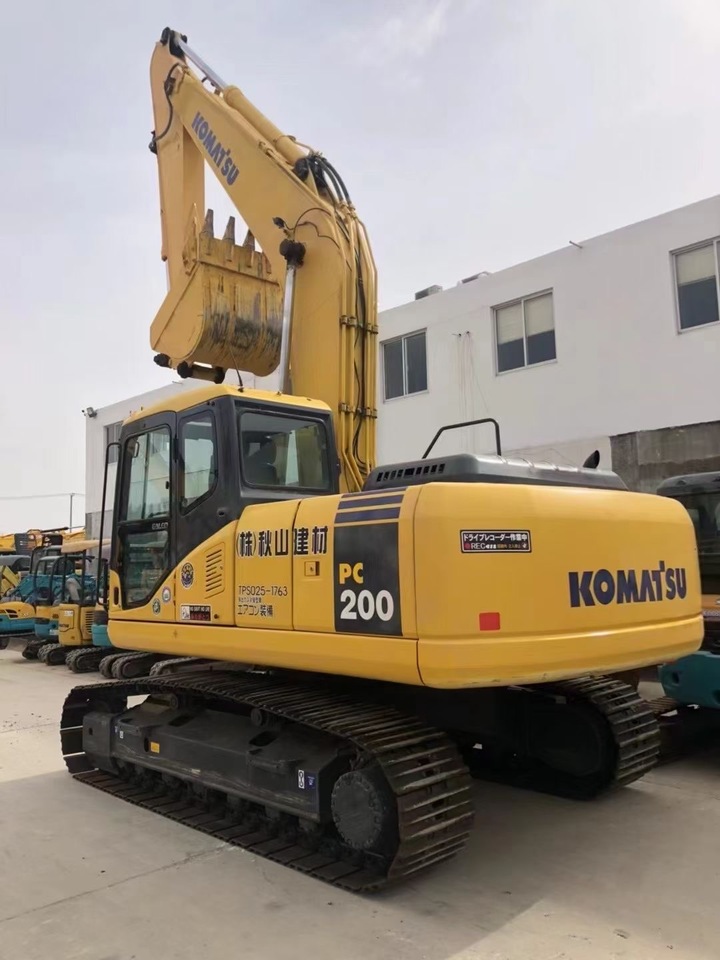 KOMATSU construction excavator Komatsu PC200-7, PC200-8 - Lánctalpas kotró: 3 kép. KOMATSU construction excavator Komatsu PC200-7, PC200-8 - Lánctalpas kotró: 3 kép.