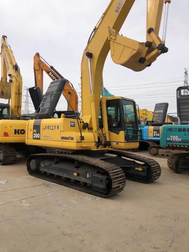 KOMATSU construction excavator Komatsu PC200-7, PC200-8 - Lánctalpas kotró: 5 kép. KOMATSU construction excavator Komatsu PC200-7, PC200-8 - Lánctalpas kotró: 5 kép.