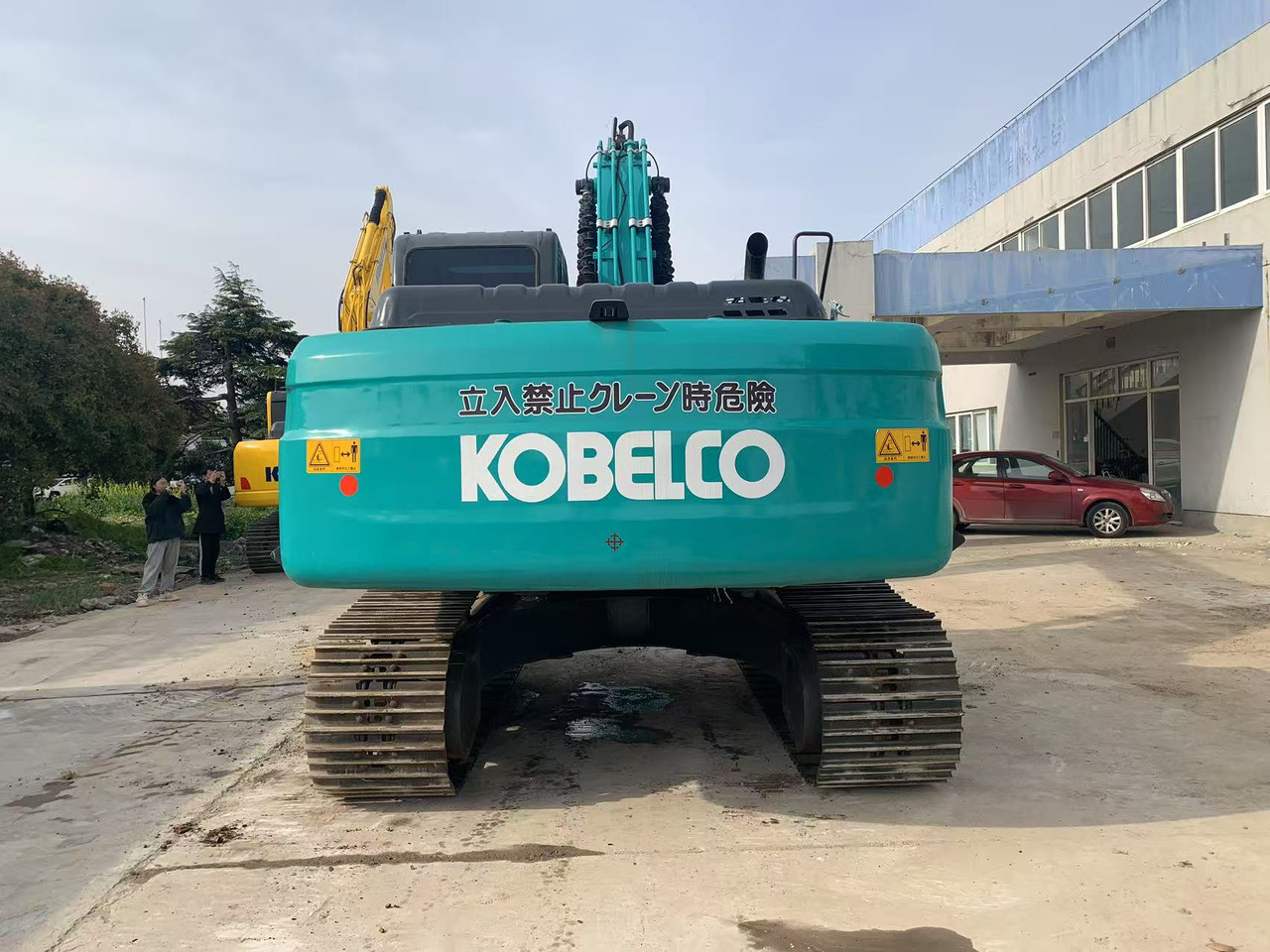 Kobelco Used Excavator Kobelco SK200-8 $19,000-$26,500 | 19.9t Weight 0.8m³ Standard Bucket - Lánctalpas kotró: 2 kép. Kobelco Used Excavator Kobelco SK200-8 $19,000-$26,500 | 19.9t Weight 0.8m³ Standard Bucket - Lánctalpas kotró: 2 kép.