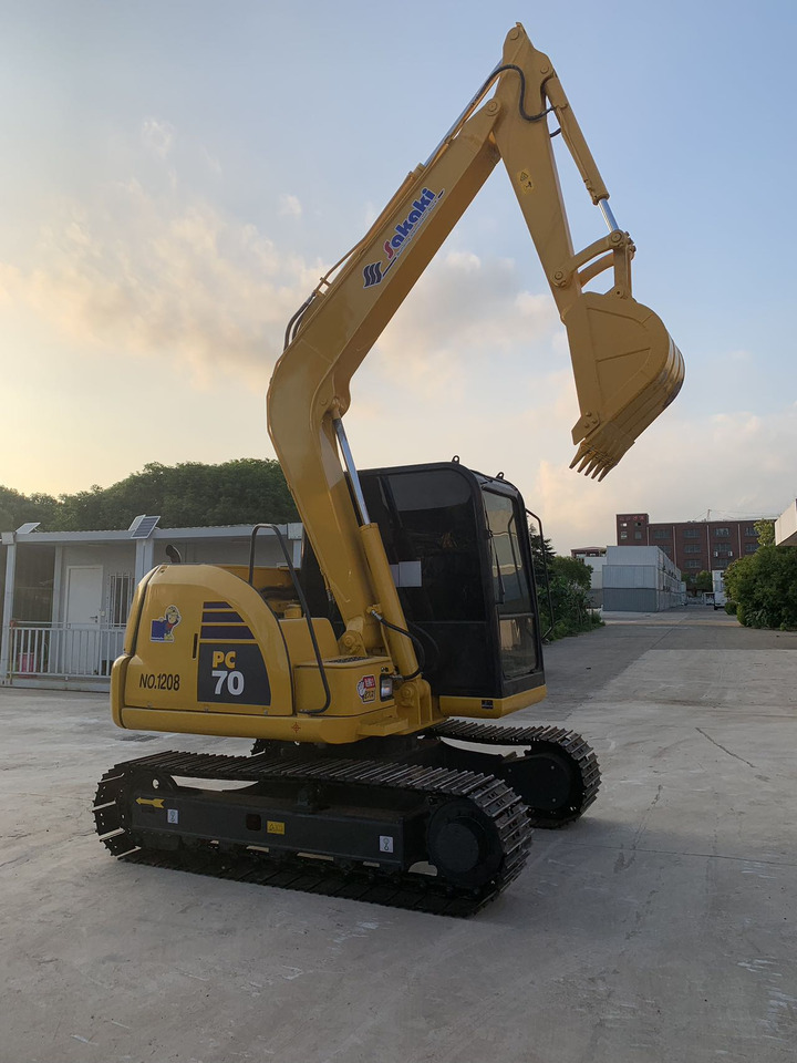Komatsu Mini Excavator PC70 Japan Origin Good Price - Lánctalpas kotró: 2 kép. Komatsu Mini Excavator PC70 Japan Origin Good Price - Lánctalpas kotró: 2 kép.