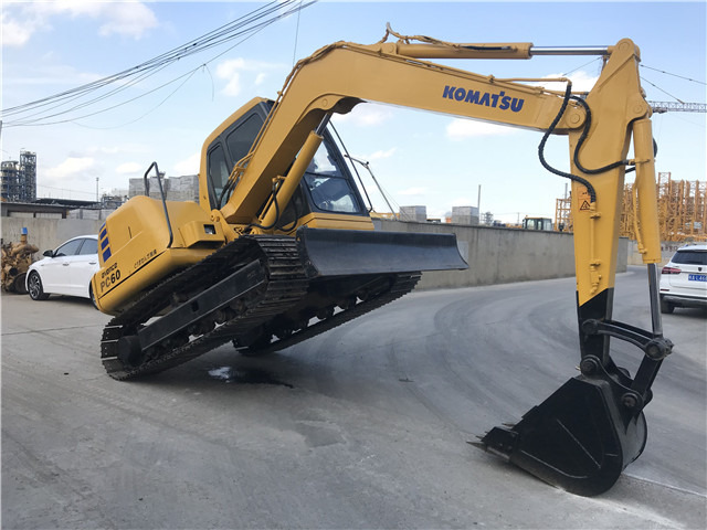 Komatsu PC60 Excavator 6 ton Small Digger Made in Japan - Lánctalpas kotró: 2 kép. Komatsu PC60 Excavator 6 ton Small Digger Made in Japan - Lánctalpas kotró: 2 kép.