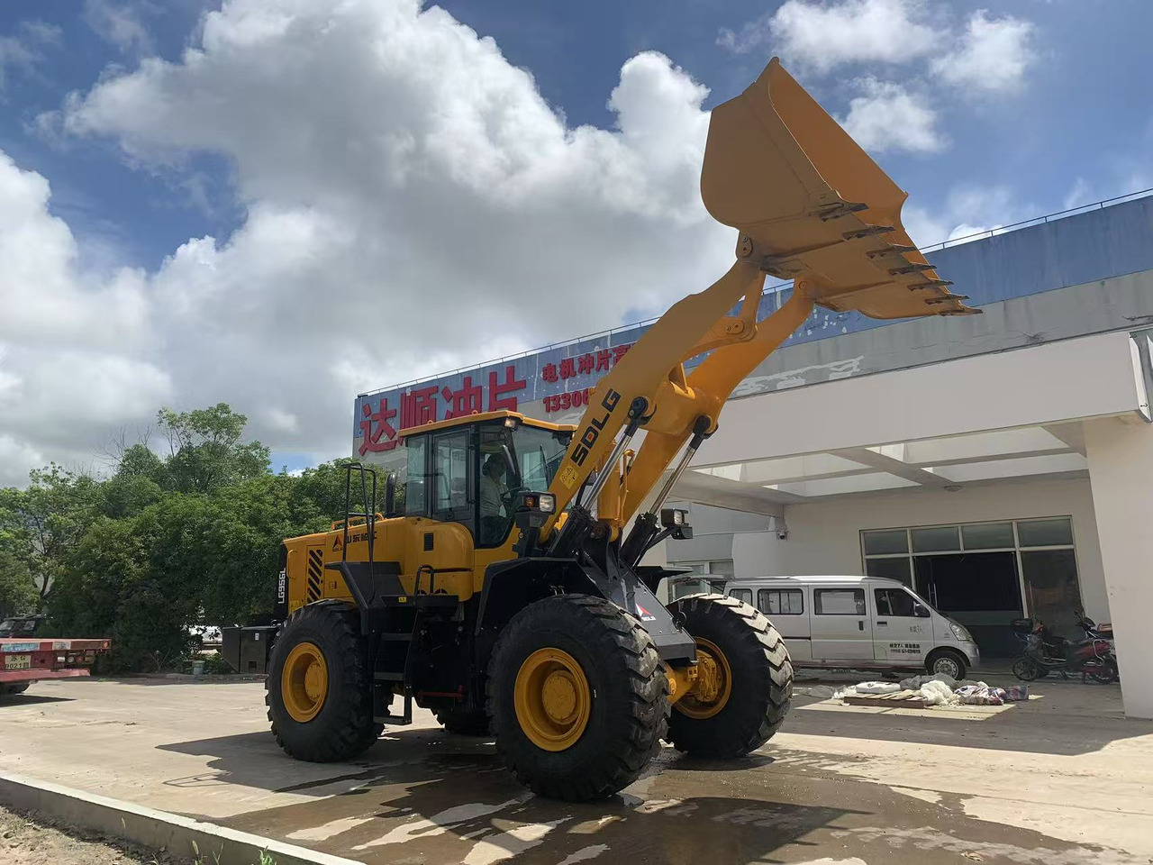 SDLG 5 ton Front Loader LG956L, LG956F, LG958F - Gumikerekes homlokrakodó: 4 kép. SDLG 5 ton Front Loader LG956L, LG956F, LG958F - Gumikerekes homlokrakodó: 4 kép.