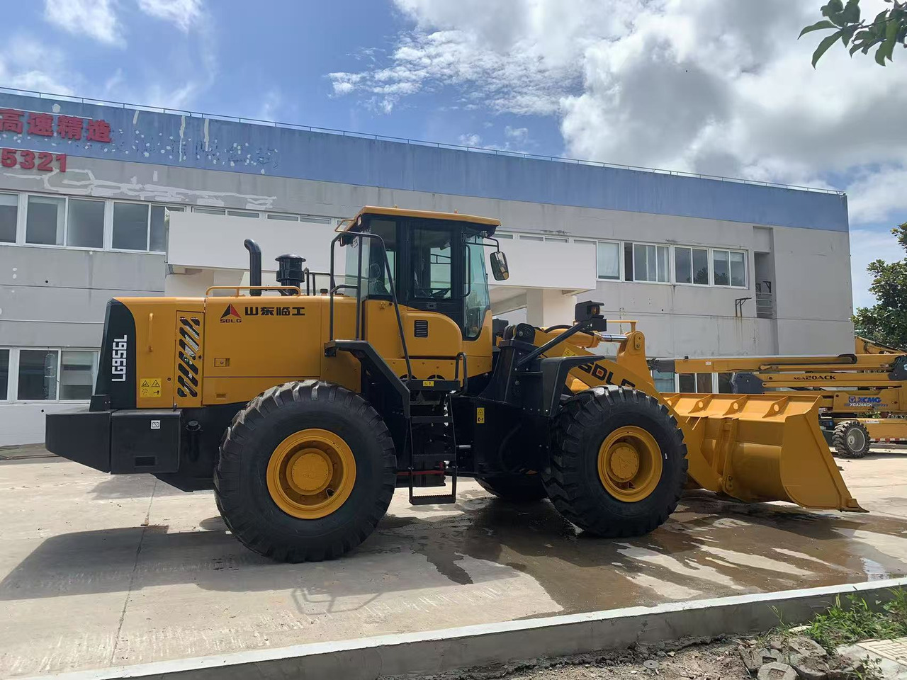 SDLG LG956L Front End Loader 5 ton Capacity - Gumikerekes homlokrakodó: 5 kép. SDLG LG956L Front End Loader 5 ton Capacity - Gumikerekes homlokrakodó: 5 kép.