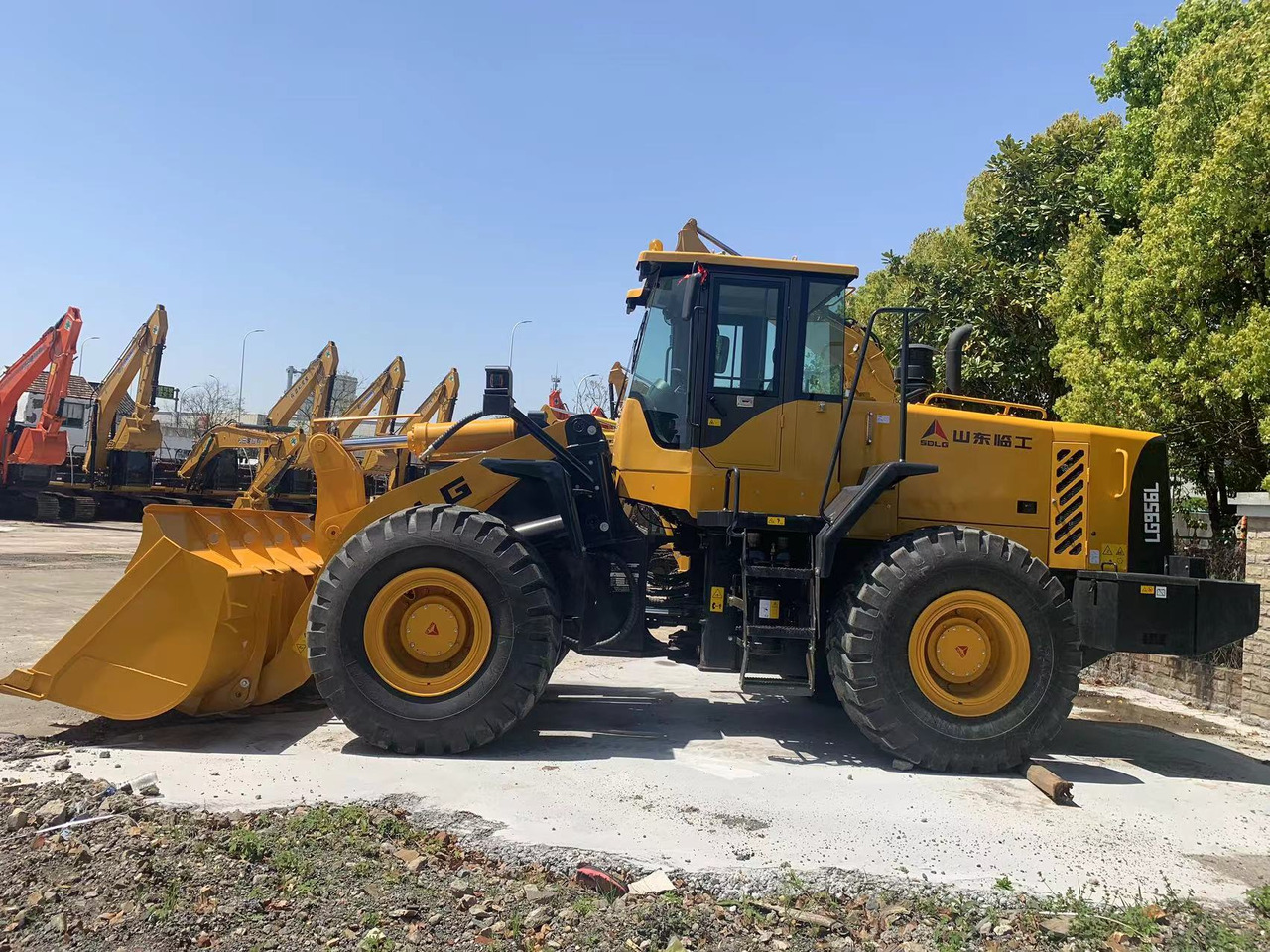 SDLG Payloader LG956, LG958, LG953 Wheel Loader - Gumikerekes homlokrakodó: 2 kép. SDLG Payloader LG956, LG958, LG953 Wheel Loader - Gumikerekes homlokrakodó: 2 kép.