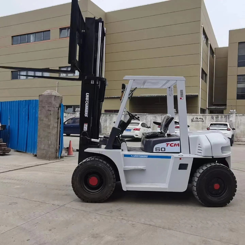 TCM 6 ton Diesel Forklift FD60 with Fork Positioner - Dízel targonca: 1 kép. TCM 6 ton Diesel Forklift FD60 with Fork Positioner - Dízel targonca: 1 kép.