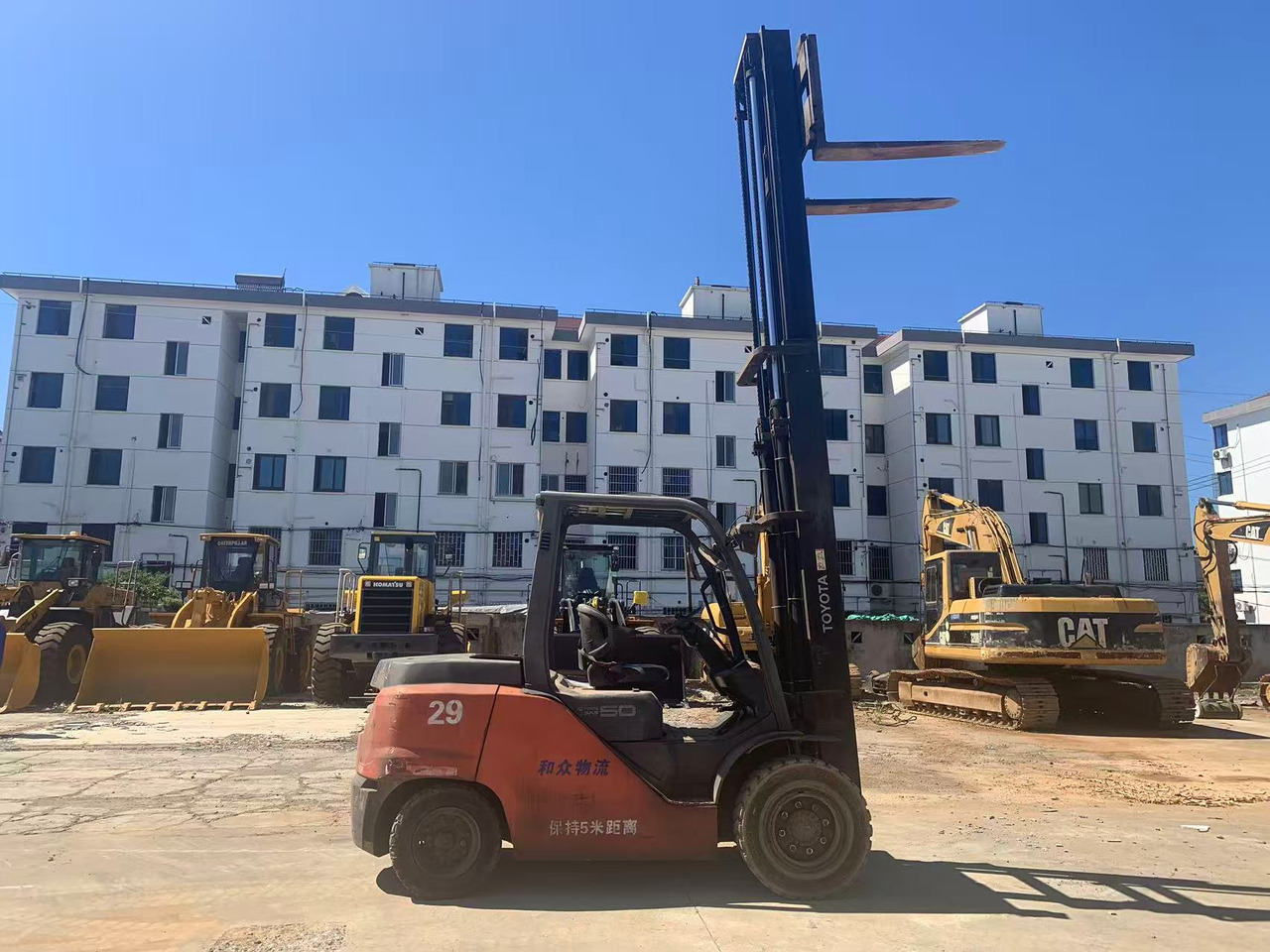 Toyota Forklift 5 ton Diesel Forklift FD50 with 5m High Mast - Dízel targonca: 3 kép. Toyota Forklift 5 ton Diesel Forklift FD50 with 5m High Mast - Dízel targonca: 3 kép.