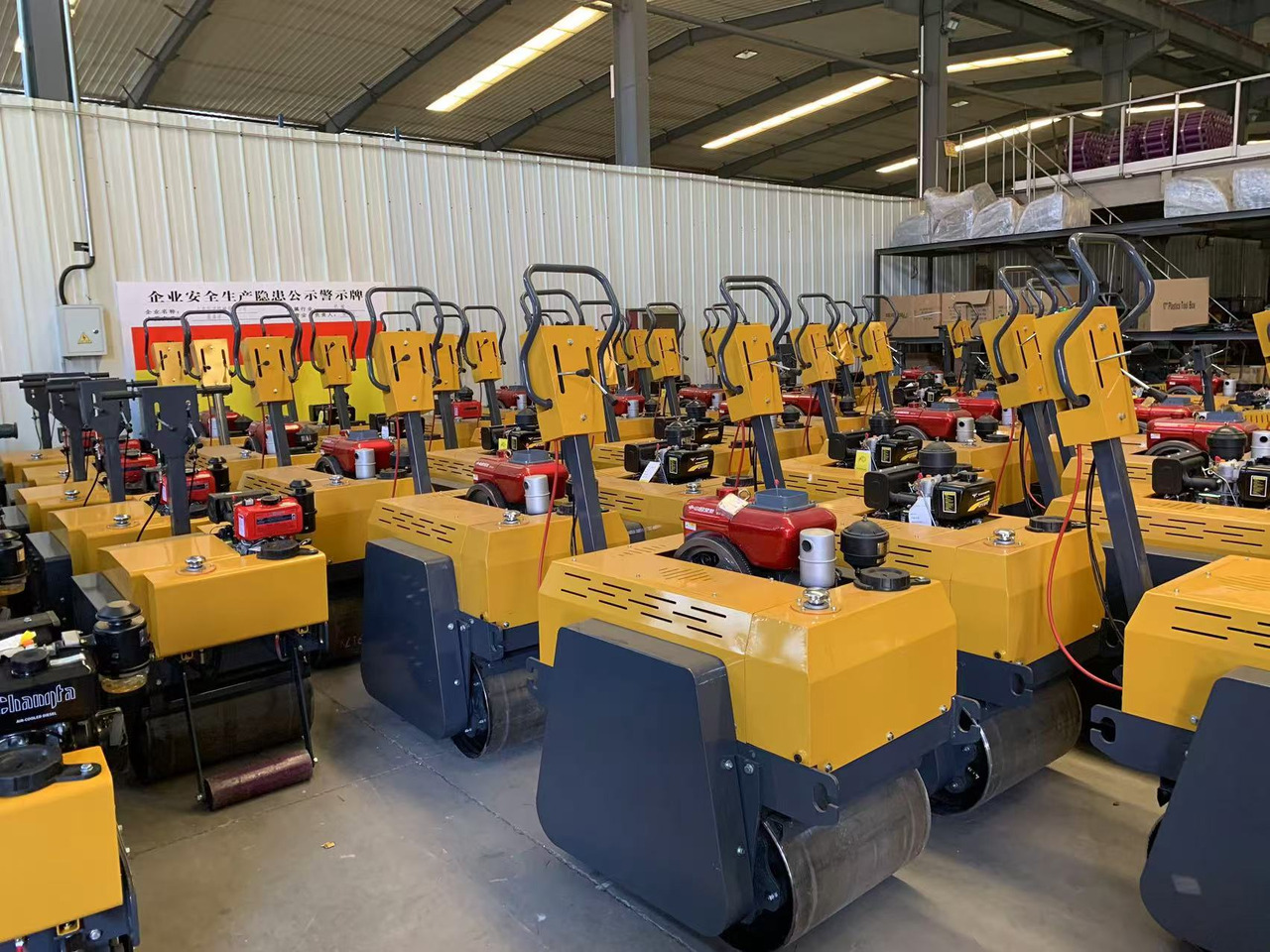 Walk-behind Road Roller 550KG Double Drum Oil Compactor - Minihenger: 5 kép. Walk-behind Road Roller 550KG Double Drum Oil Compactor - Minihenger: 5 kép.