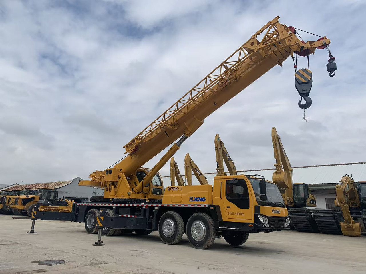XCMG QY50K-2 Good Price 50 ton Truck Crane - Autódaru: 1 kép. XCMG QY50K-2 Good Price 50 ton Truck Crane - Autódaru: 1 kép.