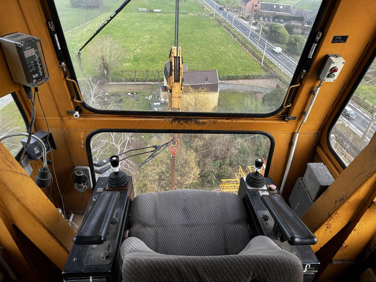 Liebherr LIEBHERR 355 HC-S 20 - Toronydaru: 4 kép. Liebherr LIEBHERR 355 HC-S 20 - Toronydaru: 4 kép.