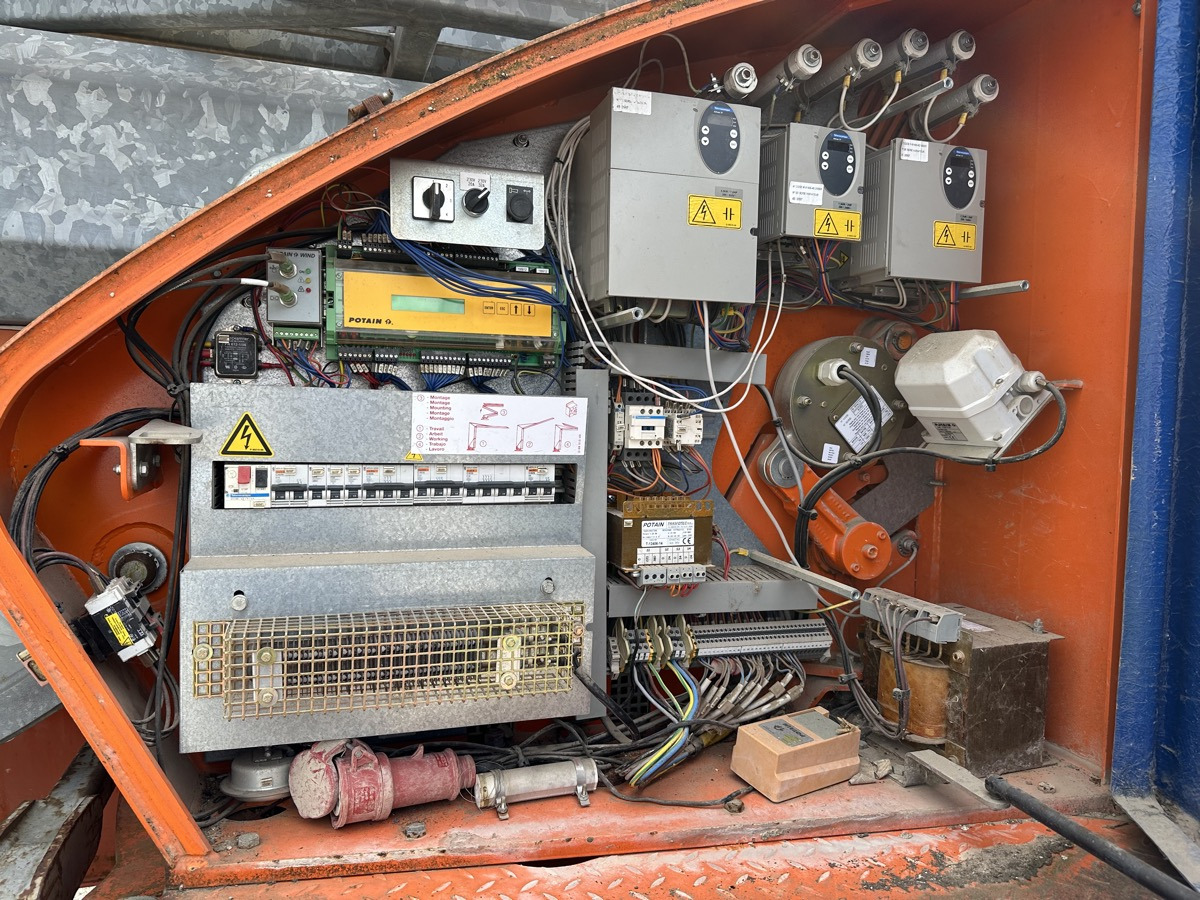 POTAIN IGO 13 - Önszerelő toronydaru: 2 kép. POTAIN IGO 13 - Önszerelő toronydaru: 2 kép.