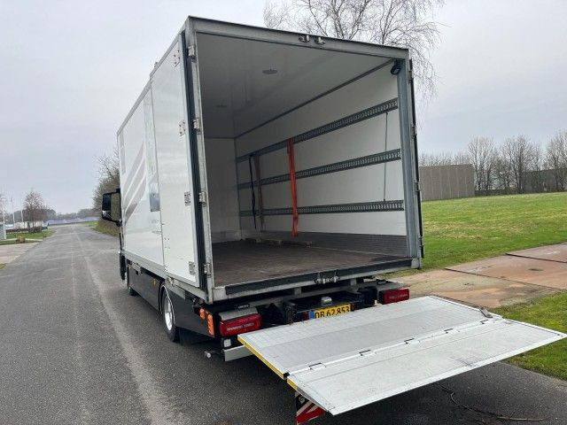 MAN TGL 8.220 4x2 - Dobozos felépítményű teherautó: 4 kép. MAN TGL 8.220 4x2 - Dobozos felépítményű teherautó: 4 kép.