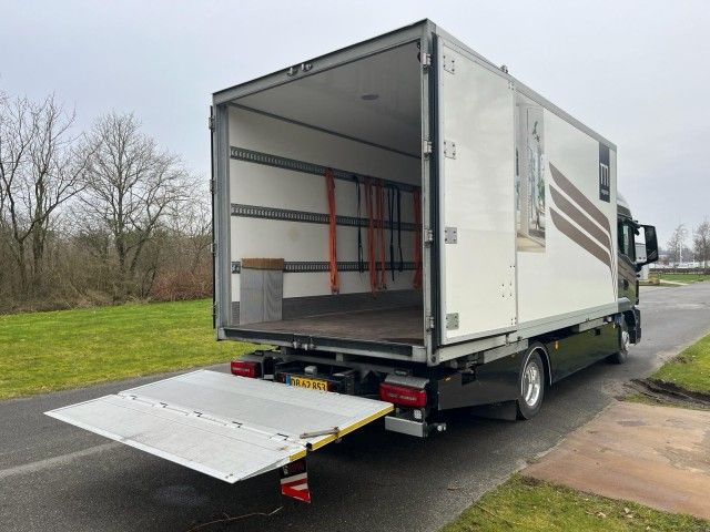 MAN TGL 8.220 4x2 - Dobozos felépítményű teherautó: 5 kép. MAN TGL 8.220 4x2 - Dobozos felépítményű teherautó: 5 kép.