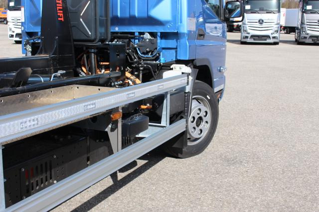 FUSO 9C18E - Horgos rakodó teherautó: 5 kép. FUSO 9C18E - Horgos rakodó teherautó: 5 kép.