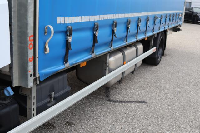 Mercedes-Benz Actros 1833 L nR - Ponyvás teherautó: 4 kép. Mercedes-Benz Actros 1833 L nR - Ponyvás teherautó: 4 kép.