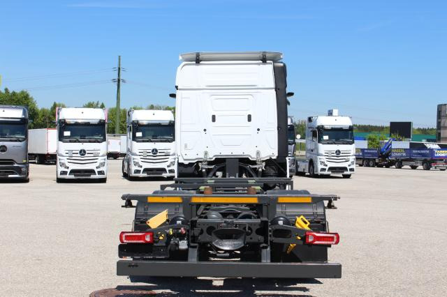Mercedes-Benz Actros 2545 - Cserefelépítményes teherautó: 5 kép. Mercedes-Benz Actros 2545 - Cserefelépítményes teherautó: 5 kép.