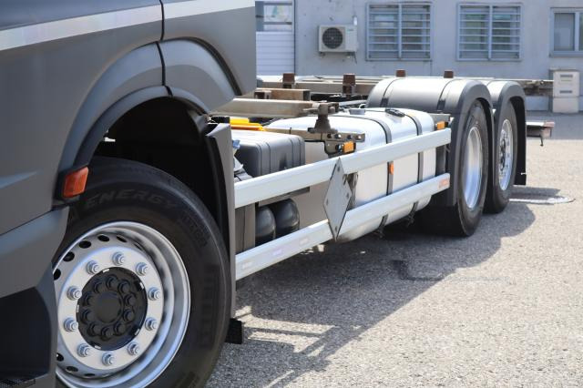Mercedes-Benz Actros 2545 LL - Cserefelépítményes teherautó: 3 kép. Mercedes-Benz Actros 2545 LL - Cserefelépítményes teherautó: 3 kép.