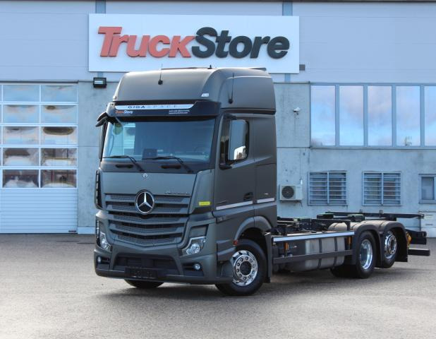 Mercedes-Benz Actros 2552LL ENA - Cserefelépítményes teherautó: 1 kép. Mercedes-Benz Actros 2552LL ENA - Cserefelépítményes teherautó: 1 kép.