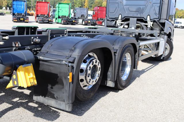 Mercedes-Benz Actros 2553 L - Cserefelépítményes teherautó: 5 kép. Mercedes-Benz Actros 2553 L - Cserefelépítményes teherautó: 5 kép.