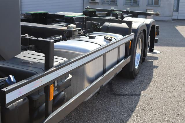 Mercedes-Benz Actros 2553 L - Cserefelépítményes teherautó: 4 kép. Mercedes-Benz Actros 2553 L - Cserefelépítményes teherautó: 4 kép.
