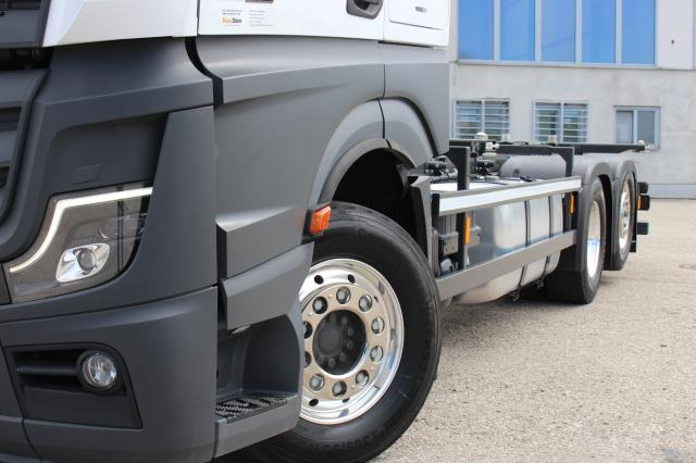 Mercedes-Benz Actros 2563LL - Cserefelépítményes teherautó: 3 kép. Mercedes-Benz Actros 2563LL - Cserefelépítményes teherautó: 3 kép.