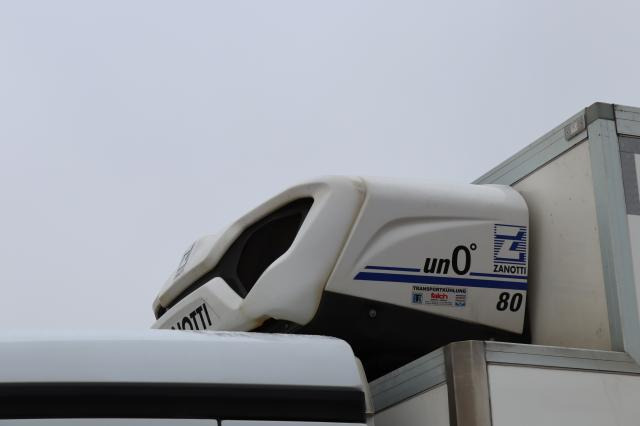 Mercedes-Benz Antos 1832 L - Hűtős teherautó: 5 kép. Mercedes-Benz Antos 1832 L - Hűtős teherautó: 5 kép.