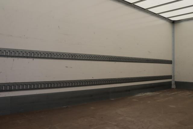 Mercedes-Benz Atego 1218 L nR - Dobozos felépítményű teherautó: 5 kép. Mercedes-Benz Atego 1218 L nR - Dobozos felépítményű teherautó: 5 kép.