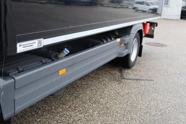 Mercedes-Benz Atego 1223L 6M KOFFER - Dobozos felépítményű teherautó: 4 kép. Mercedes-Benz Atego 1223L 6M KOFFER - Dobozos felépítményű teherautó: 4 kép.